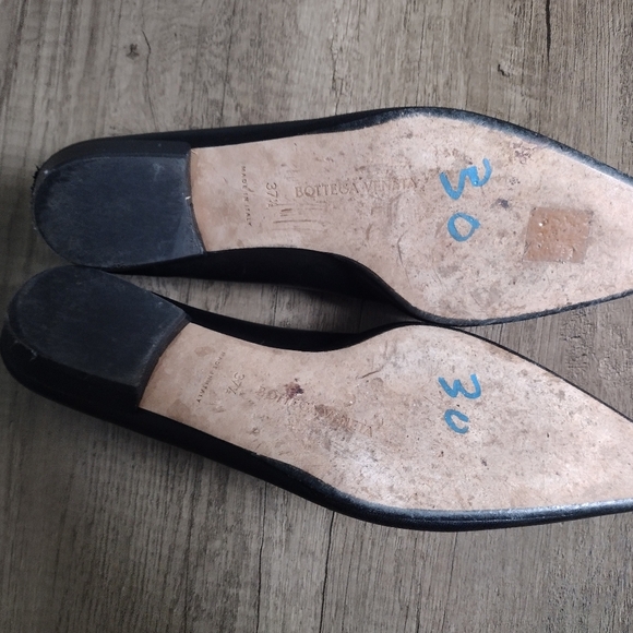BOTTEGA VENETA Black soft leather scoop front pointed toe flats EU 37.5 - Picture 4 of 9